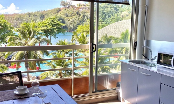 Arue Apartment | All the comfort, superb view, direct access to the beach, in a 4 * resort
