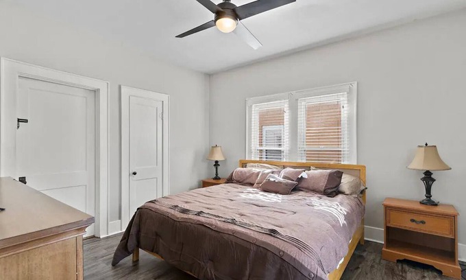 Carrollton House | ALL THE COMFORTS OF HOME!n