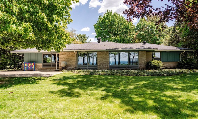 Riverside House | All The Waters Retro Home on Lake Michigan- PRIVATE BEACH-Large, shaded backyard