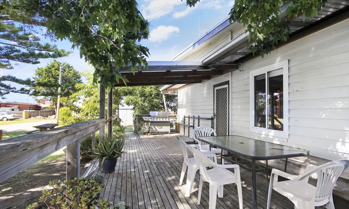 Lakes Entrance House | Allen's On Esplanade