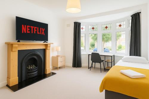 Acresford House | Allesley Hideaway - 3Bedroom with Garden & Parking