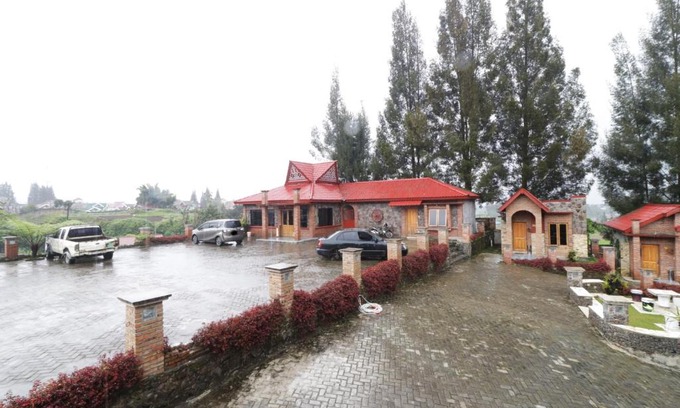 Berastagi House | Alloyna Country Cottage Brastagi