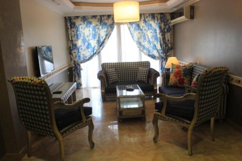 Mansoura Apartment | ALMADIAFAH- No forigner المضيفة للوحدات الفندقيه -عرب فقط