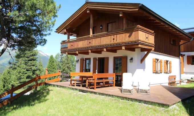 Hochkrimml Ski Chalet | Almhaus Louise - in the middle of the Zillertal Arena ski area - coziness & comfort
