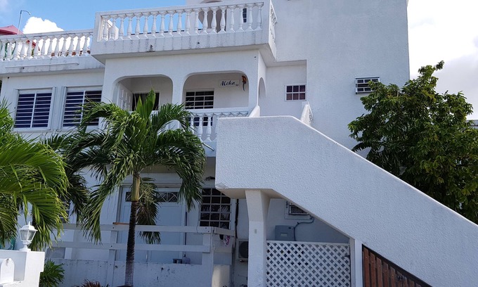 Maho Apartment | Aloha Penthouse apartment in the heart of the Maho entertainment area.