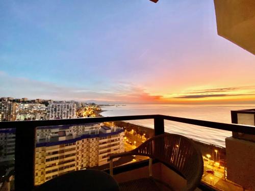 Torrequebrada Apartment | Aloha Playa Deluxe WiFi Swimming Pools & Parking