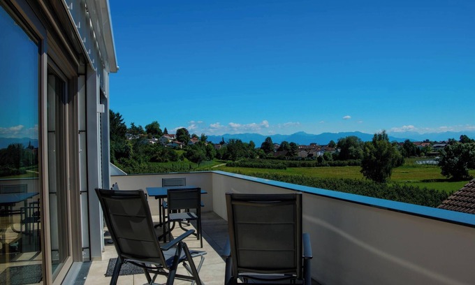 Bodolz Apartment | "Alpenblick 3 - Holiday Apartment" with Mountain View, Wi-Fi & Balcony