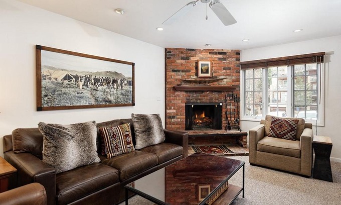 Aspen House | Alpenblick Unit 18, Spacious Remodeled Townhouse with Great Location