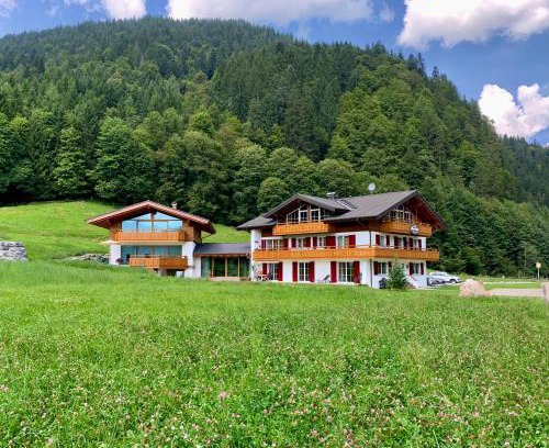 Obermaiselstein Apartment | Alpenlodge Charivari - SommerBergBahn unlimited kostenlos