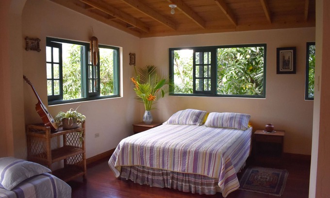 Jack's Hill Bed & Breakfast | ALPHA AND OMEGA ROOM