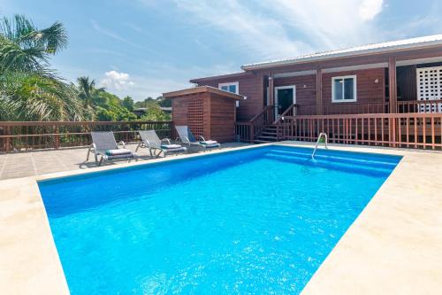 Antoneys Cay Apartment | Alpha's Place - Unit 2D