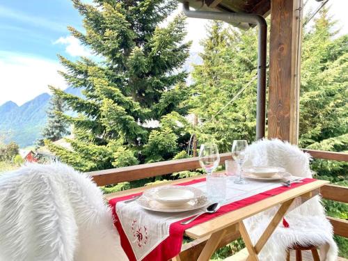 Antagnod Apartment | Alpine Majestic Escape - Balcone sulle Piste di Sci CIR 0102