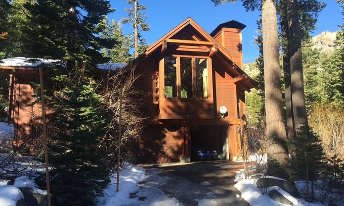 Alpine Meadows House | Alpine Meadows-Bear Creek/Palisades Tahoe/Lk Tahoe Lux Cabin- Mt Views, Hot Tub.