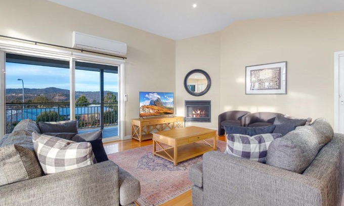 Jindabyne House | Alpine Retreat 107A Gippsland Street