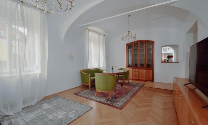 Feldbach Apartment | Altbauwohnung in städtischer Ruhelage