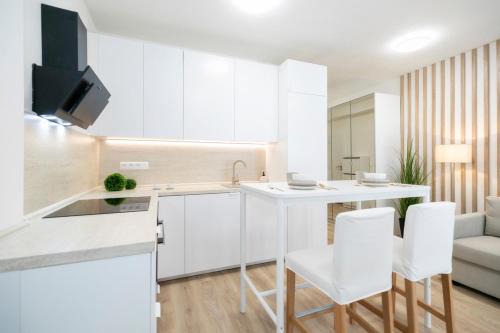 Banska Bystrica Apartment | ALURE RESIDENCES 2 & 24h self check-in, parking in the garage in the apartment building included, new building, terrace, green location with a forest park with a lake, children's playground