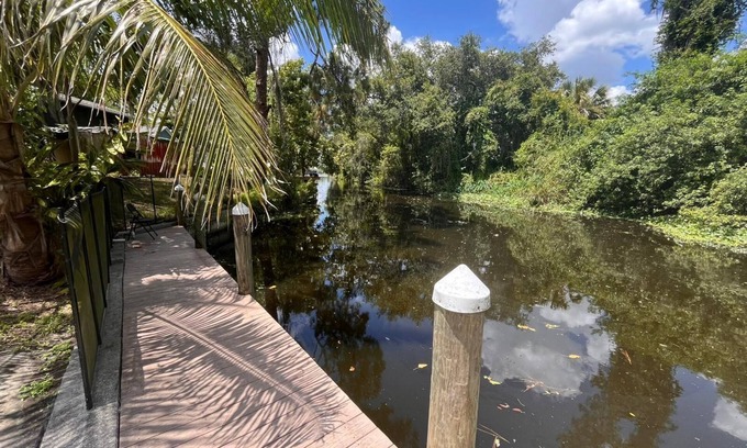 Olga House | Alva Getaway on Canal – Big Yard and Relaxing Vibes