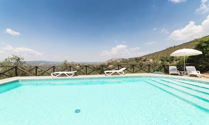 Bovara House | Alvavista1 apartment with pool, 20 minutes drive from Assisi center