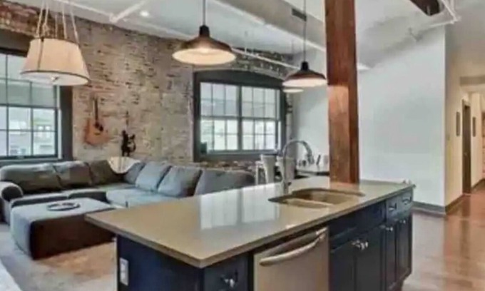 Near Eastside Condo | Amazed three bedroom condo downtown