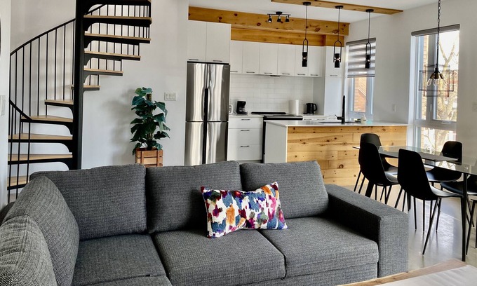 LaSalle Apartment | Amazing 2 bedrooms - 20 minutes from airport