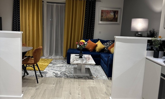 Beckton Apartment | Amazing 3 Bedrooms Duplex apartment with Balcony