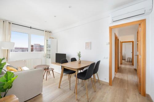 Cornella de Llobregat Apartment | Amazing 3bdr Apt In Cornella 1 Mins From Metro