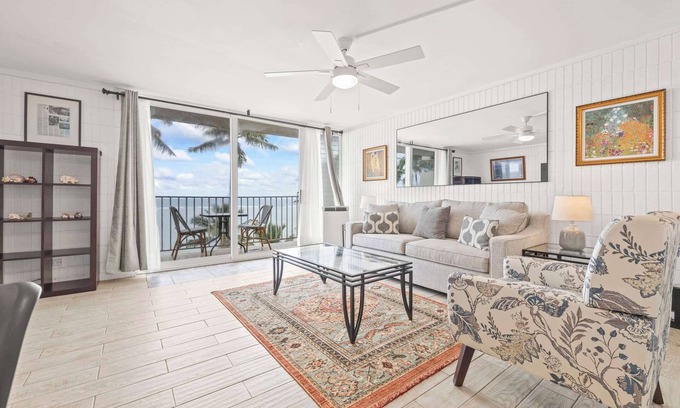 Punaluu Condo | Amazing 7th floor Beachfront Condo w/AC