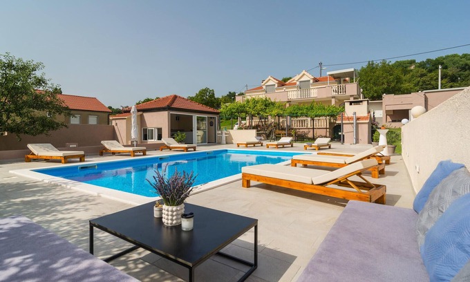 Sinj Apartment | Amazing apartment in Obrovac Sinjski