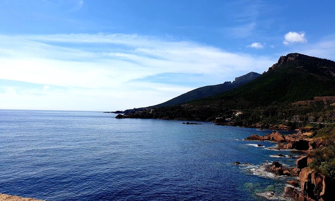 Le Trayas Apartment | Amazing apartment, feet in the sea ...
