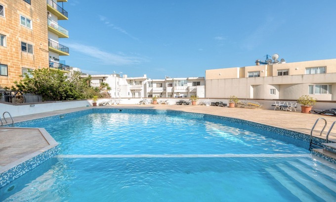 Swieqi Apartment | Amazing apartment with pool in Malta