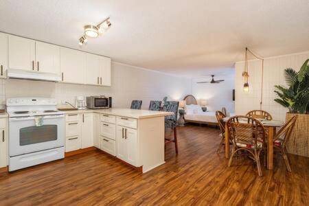 Punaluu House | Amazing Beachfront Condo