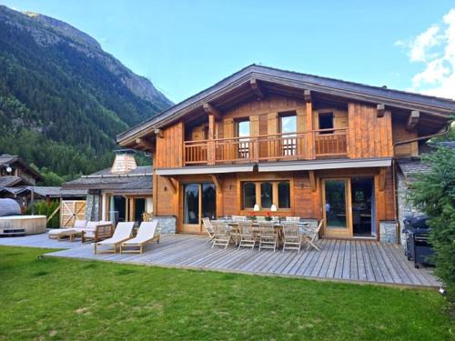 Chamonix-Mont-Blanc Ski Chalet | Amazing Chalet with Hot Tub Sauna and Panoramic View
