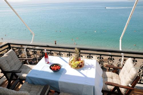 Loutraki Apartment | Amazing condo by the beach