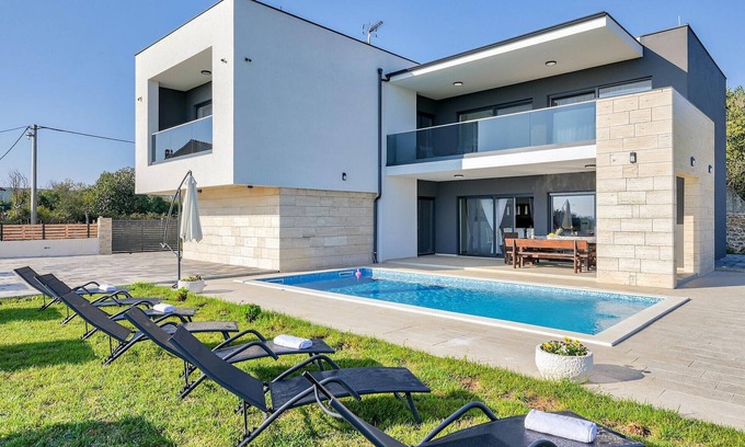 Donje Rastane House | Amazing home in Sveti Filip i Jakov