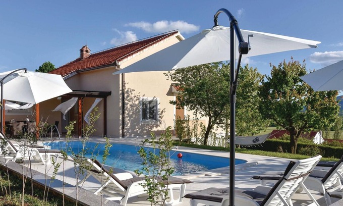 Bajagic House | Amazing home in Bajagic with WiFi