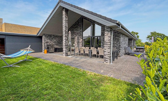 Grena Strand House | Amazing home in Grenaa with WiFi