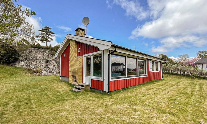Hoviksnas House | Amazing home in Höviksnäs with kitchen