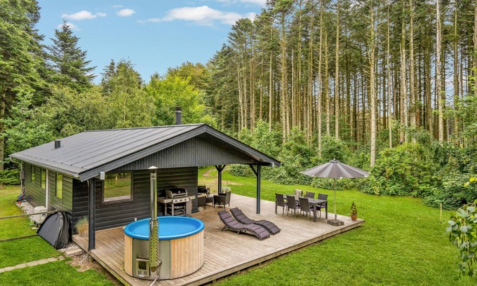 Lokken House | Amazing home in Løkken with kitchen
