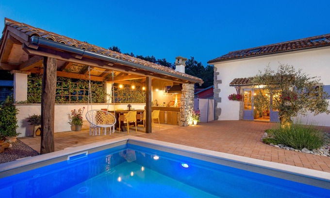 Matulji House | Amazing home in Mucici with kitchen