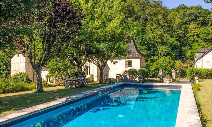 Sarrazac House | Amazing Home In Sarrazac With Wifi