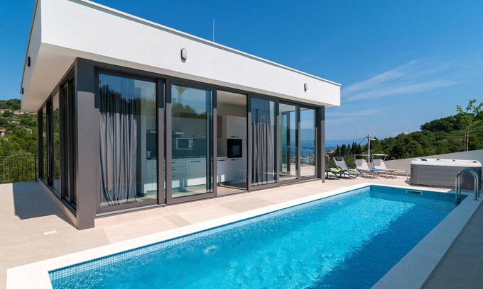 Stomorska House | Amazing home in Stomorska