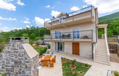 Vrlika House | Amazing Home In Vrlika With Wifi