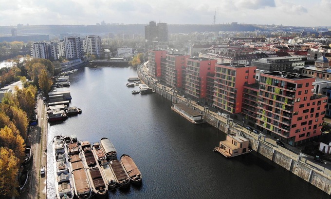 Liben Boat Rental | Amazing luxury 4-bedroom house boat in enchanting Prague - movie screen and BBQ