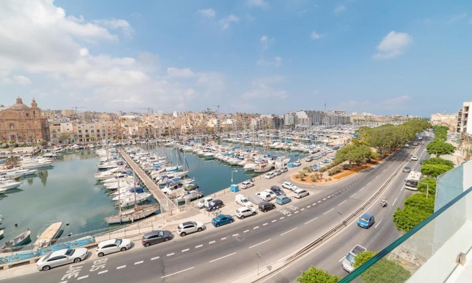 Pieta Apartment | Amazing marina seafront, stylish 3BR