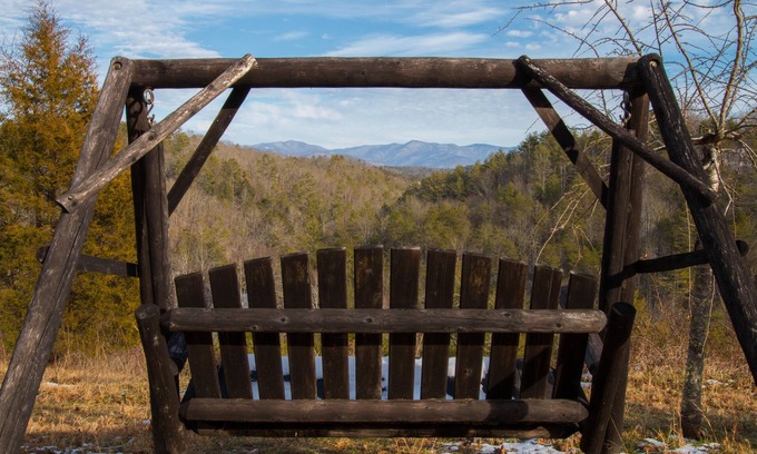 Asheville Cabin | Amazing Mountain Lodge Retreat on 63 Acres - 20 minutes from Asheville