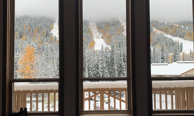 Sun Peaks Ski Chalet | Amazing Mtn view chalet, walk to village, ski-in/bus out, private hot tub