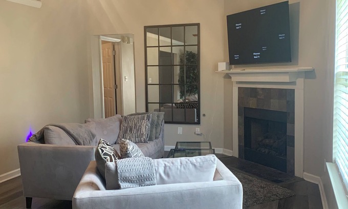 Southaven House | Amazing Newly Renovated Home!