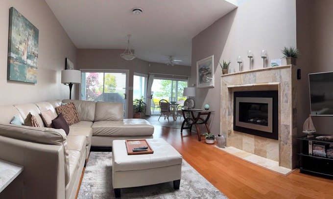 Regional District of Nanaimo Condo | Amazing ocean views from our ocean front condo. Only steps from the beach.n