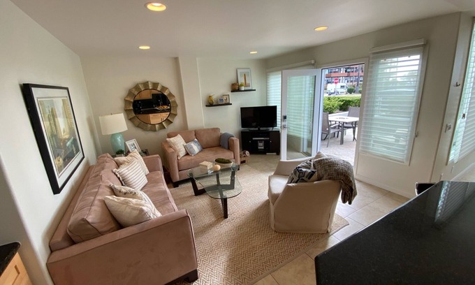 La Jolla Shores Condo | Amazing Oceanfront La Jolla Shores Condo Steps to the Beach