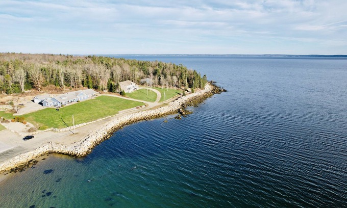 Mill Cove House | Amazing Oceanfront Units at Fox Point Shore Rentals